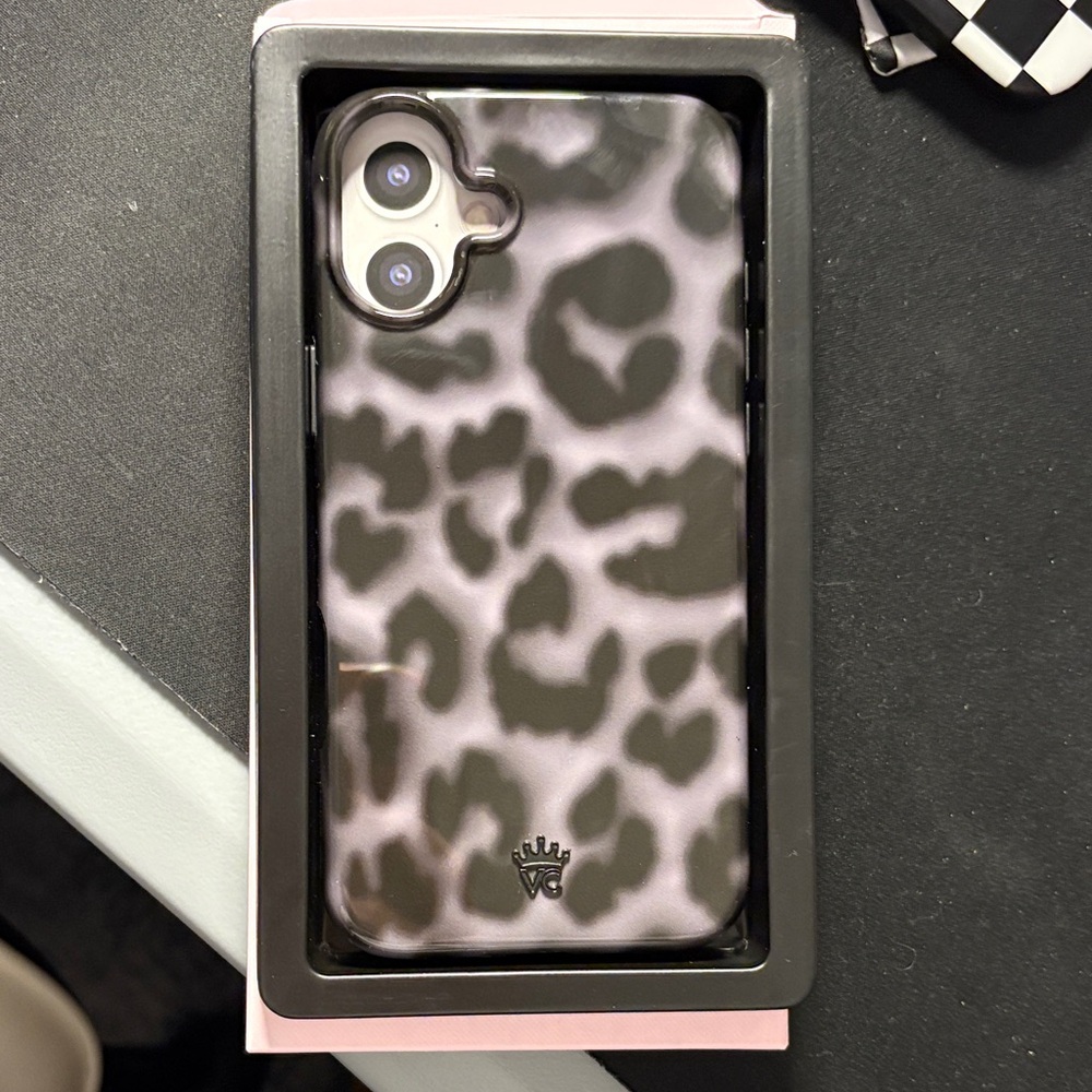 Velvet Caviar Leopard Print Phone Case - Black and white